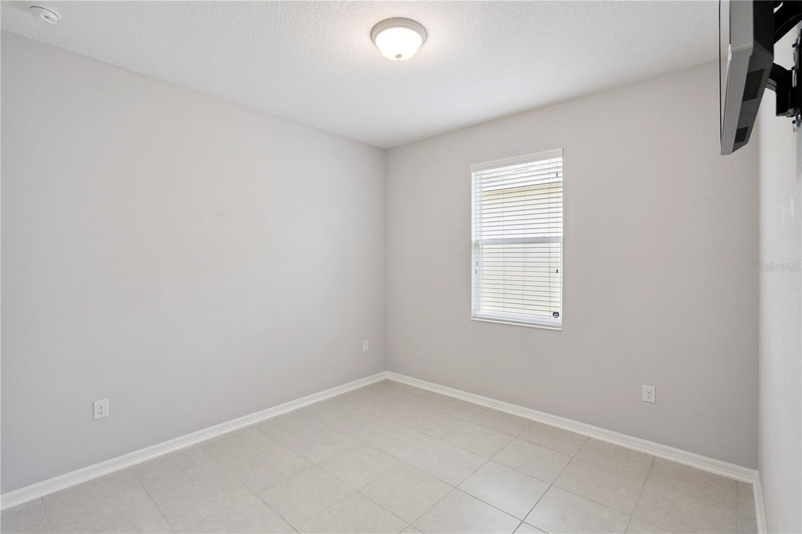 SUMMERLAKE GROVES - Residential