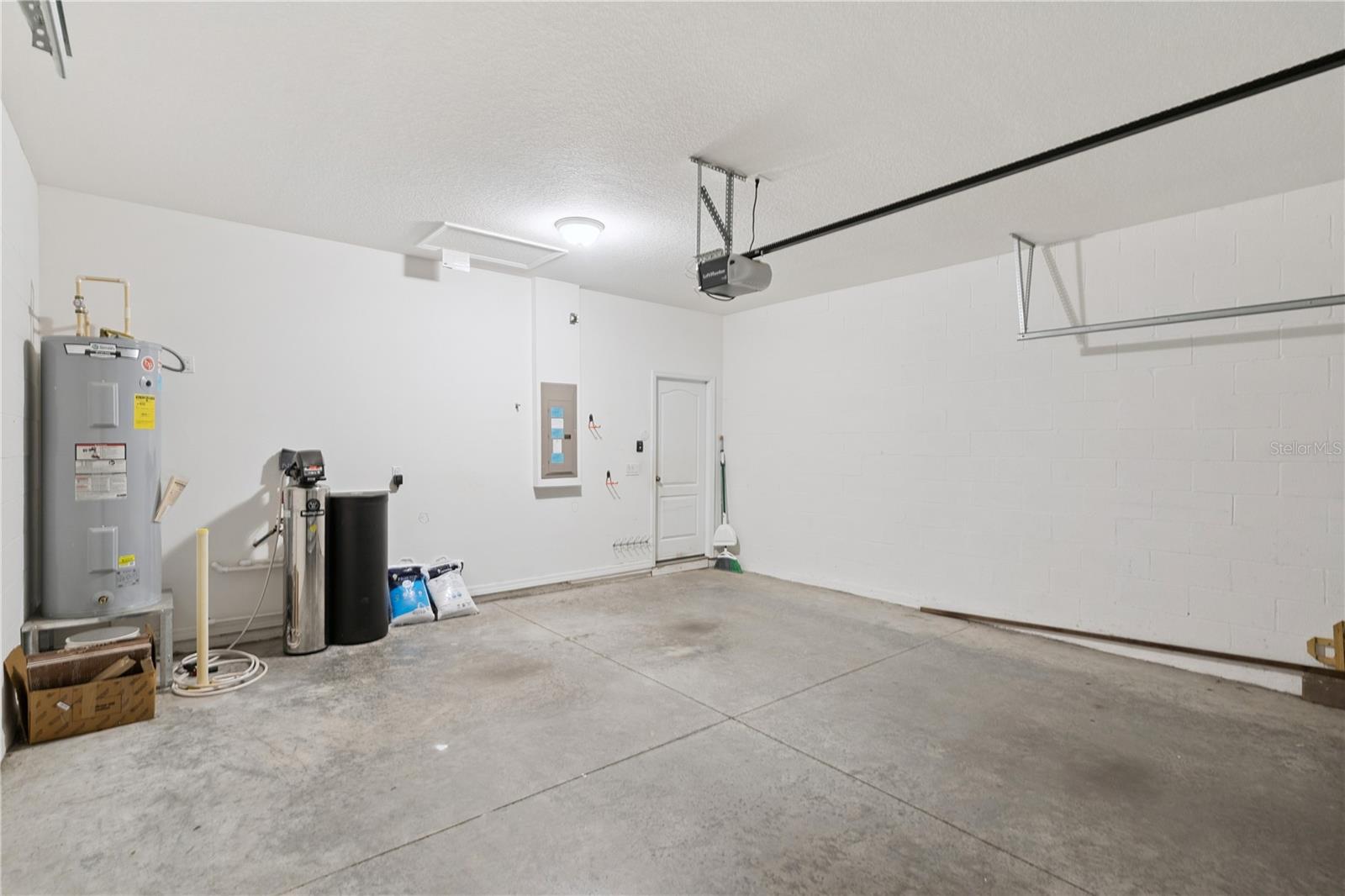 SUMMERLAKE GROVES - Residential