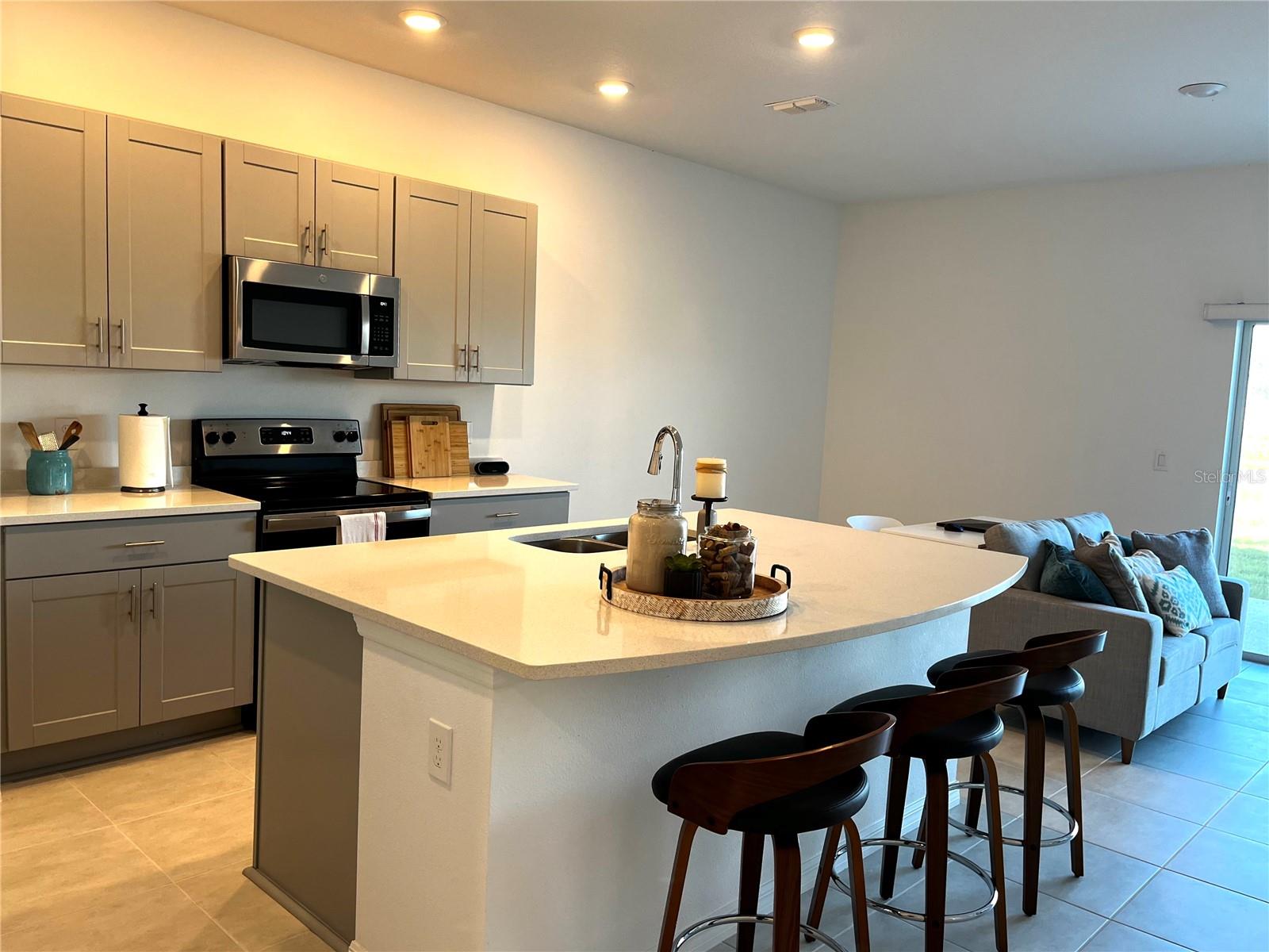 BELLALAGO POD G TOWNHOMES PB 33 PGS 12-16 LOT 54 - Residential Lease