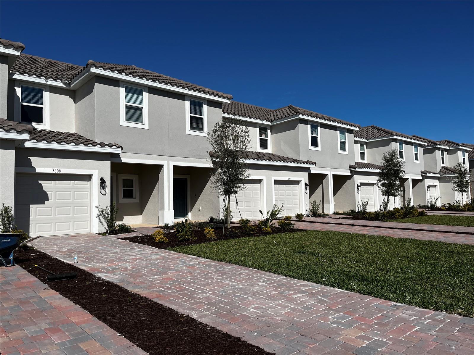 BELLALAGO POD G TOWNHOMES PB 33 PGS 12-16 LOT 54 - Residential Lease