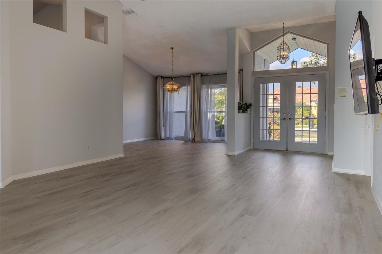 1211 PERIDOT LANE, SUN CITY CENTER, FL, 33573 4 1211 PERIDOT LANE