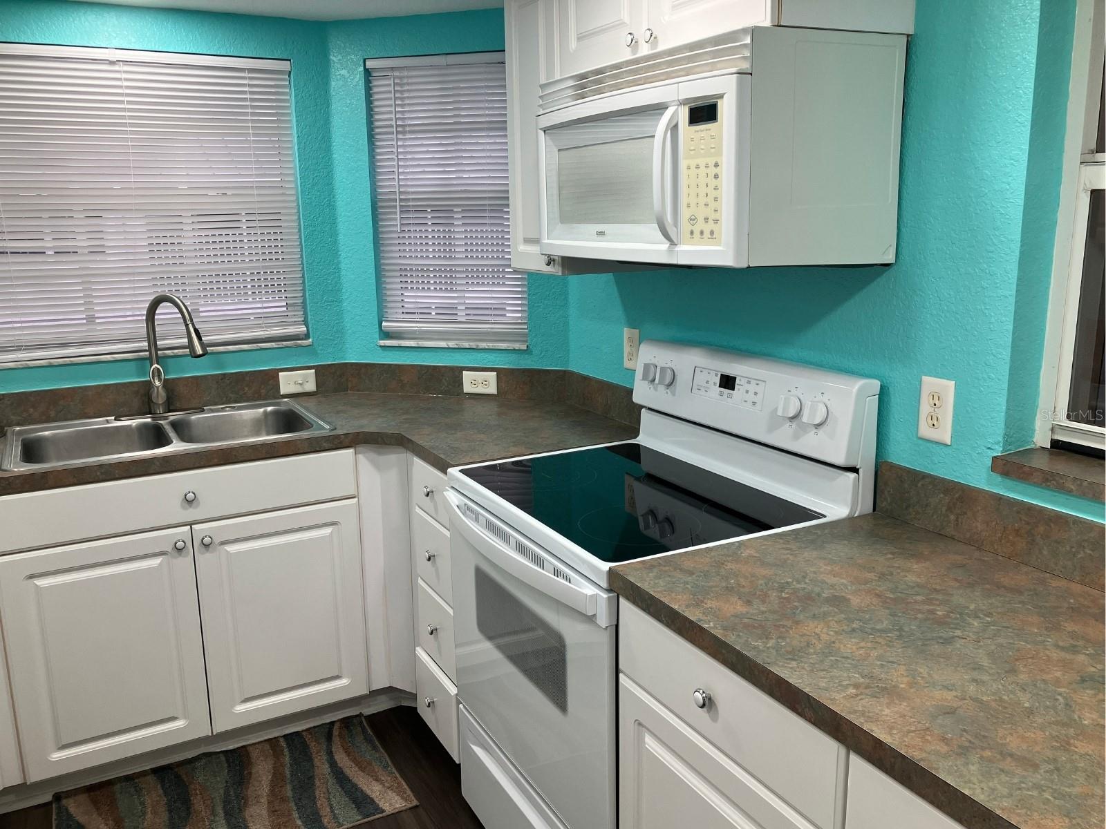 PARADISE LAKES - Residential