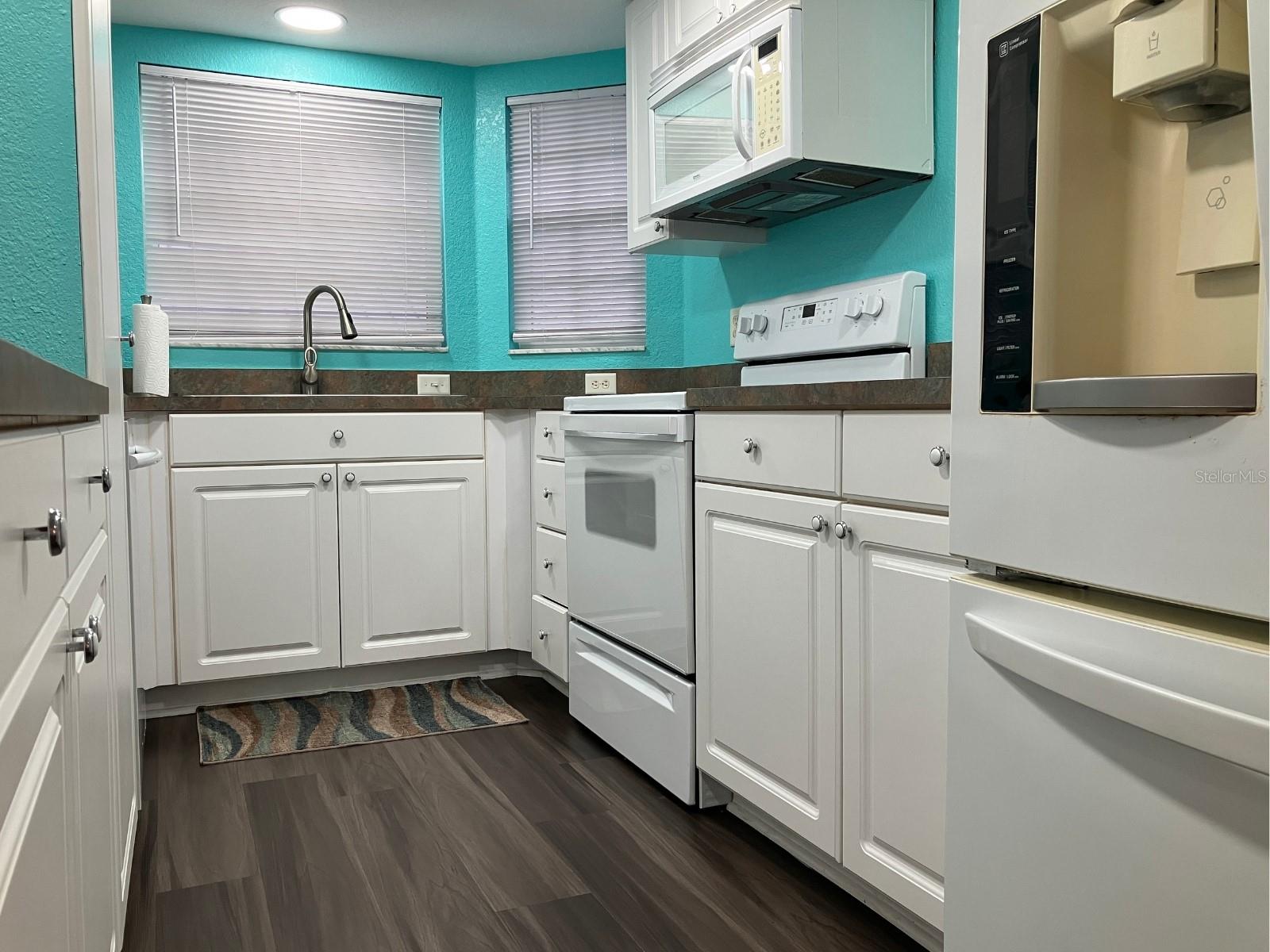 PARADISE LAKES - Residential