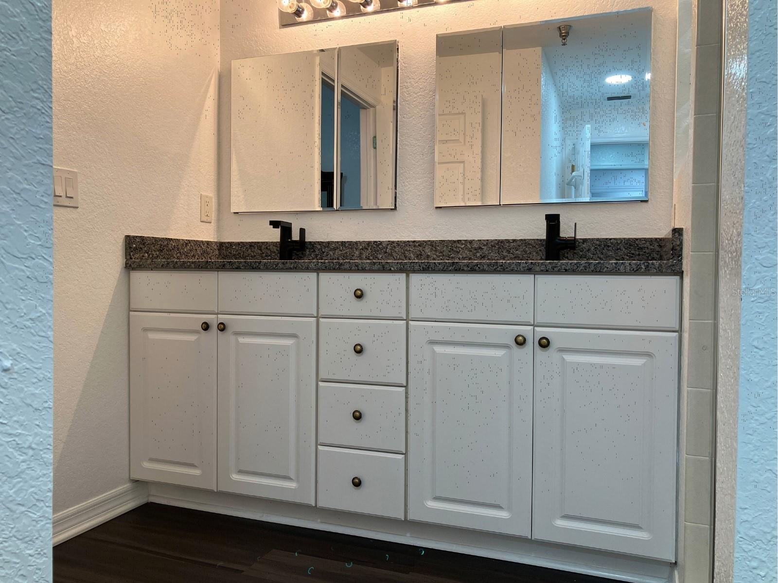 PARADISE LAKES - Residential