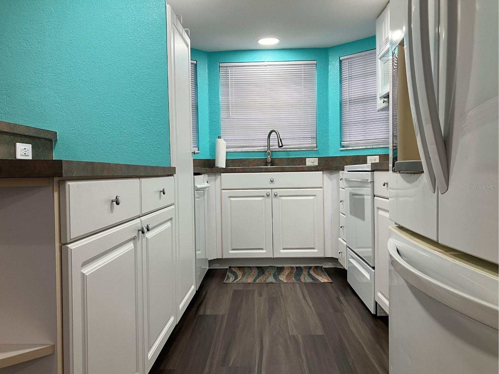 PARADISE LAKES - Residential