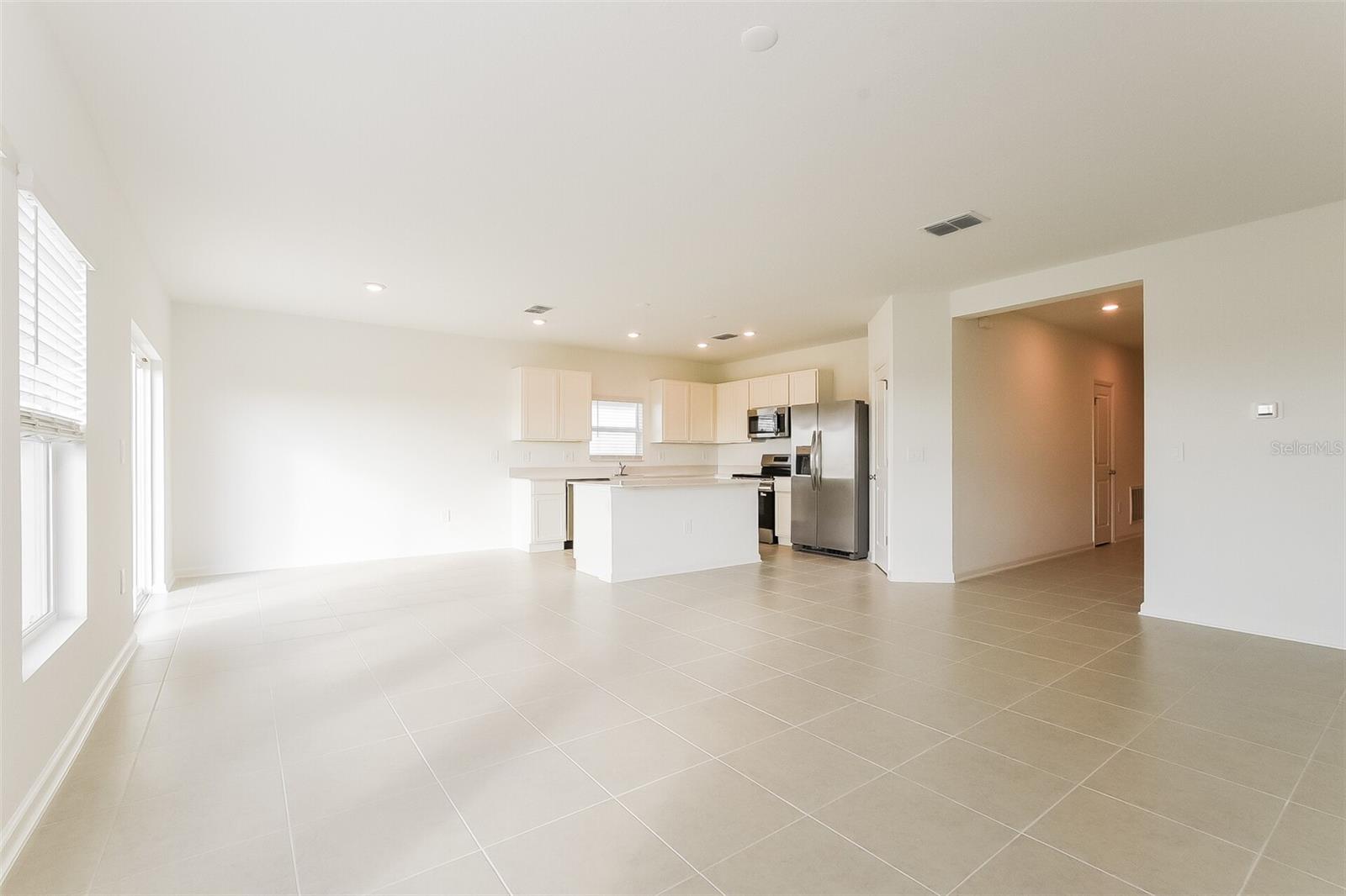 HIDDEN RIDGE AT ESTATES - Residential Lease