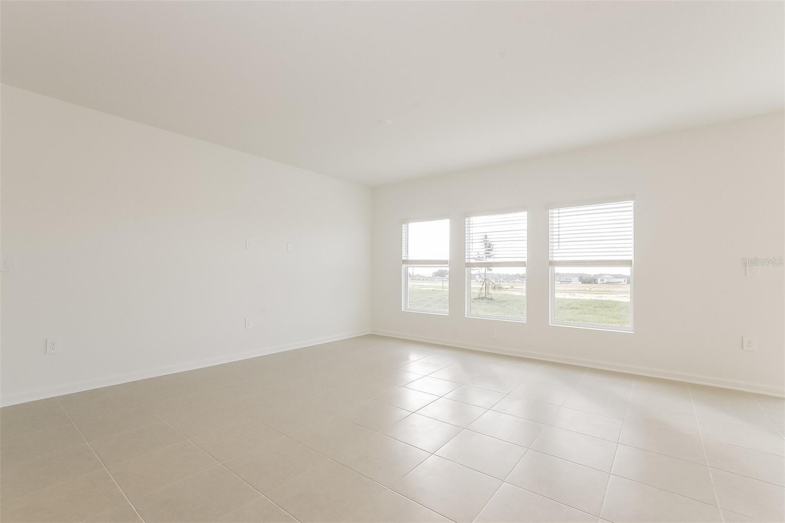 HIDDEN RIDGE AT ESTATES - Residential Lease