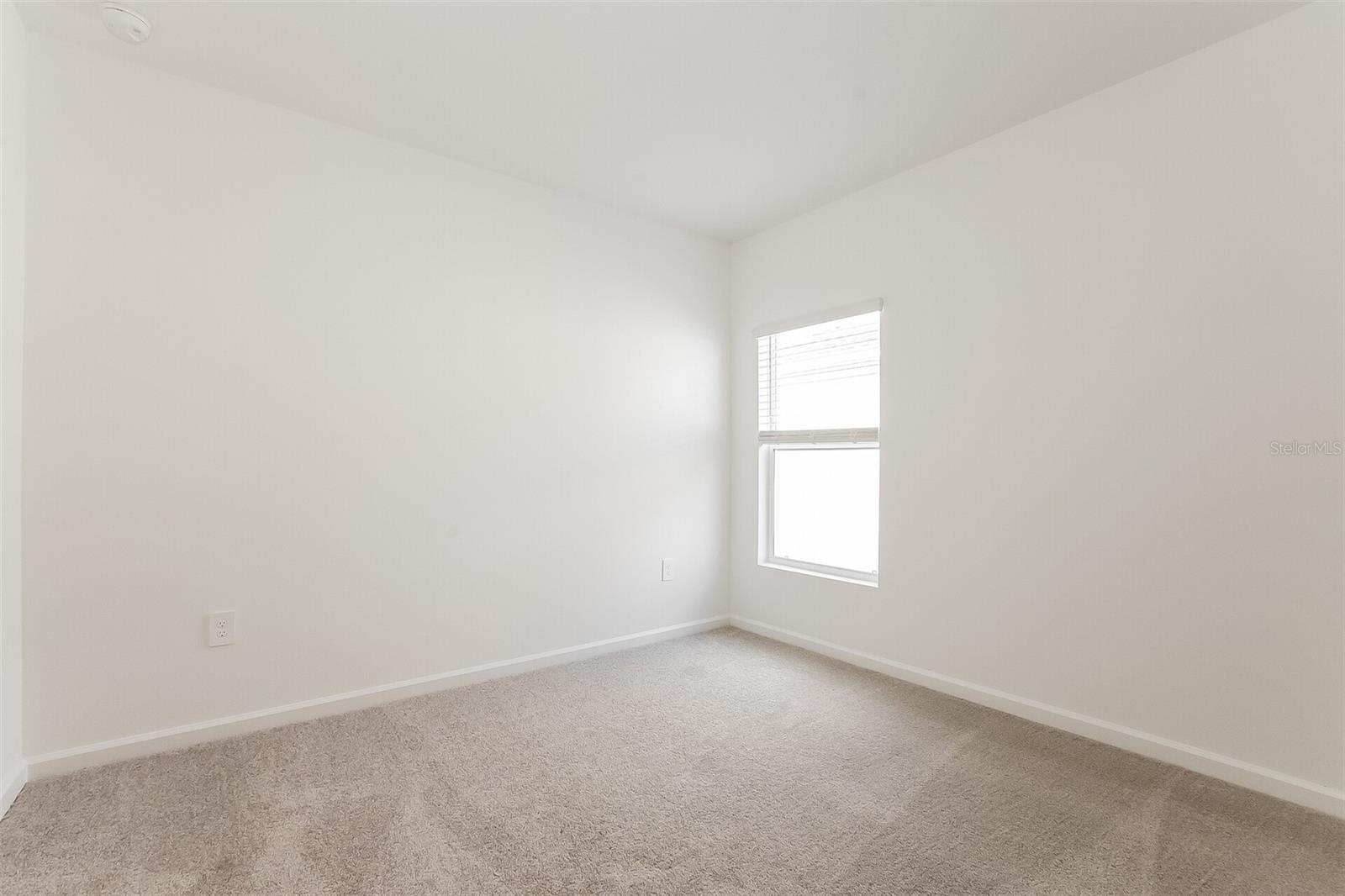 HIDDEN RIDGE AT ESTATES - Residential Lease