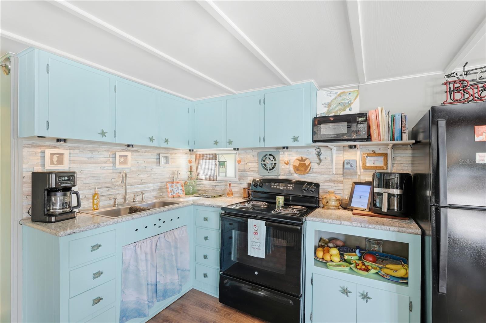 PARADISE BAY ESTATES CO-OP - Residential