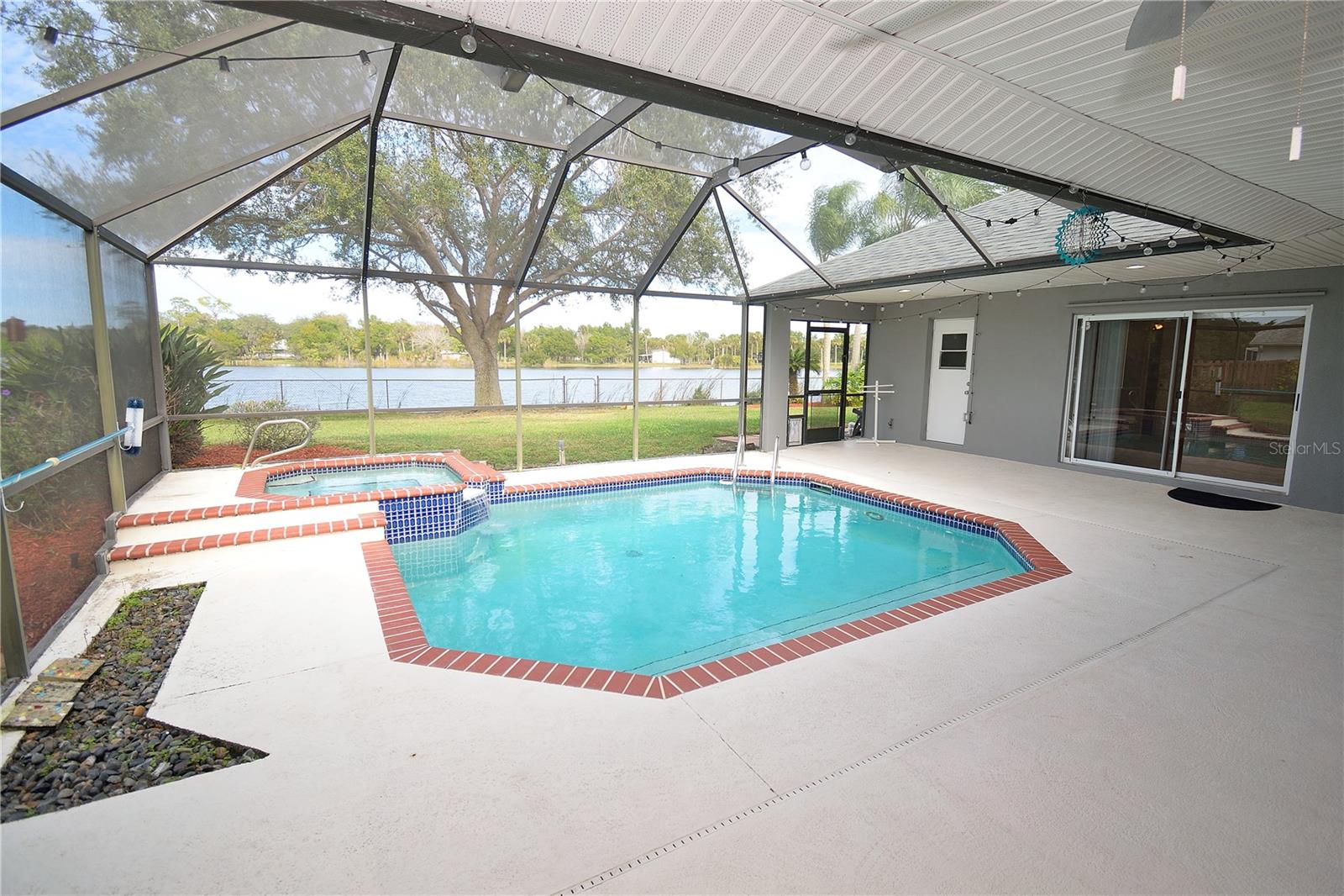 STONE LAKE ESTATES - Residential