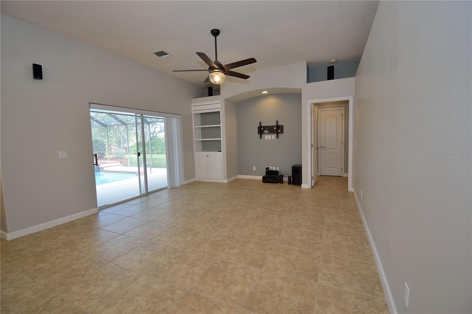 STONE LAKE ESTATES - Residential