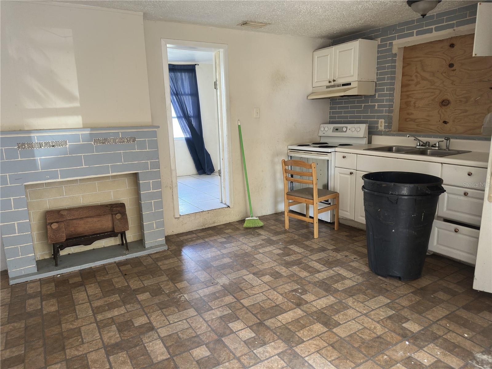 GLENDALE HEIGHTS - Residential