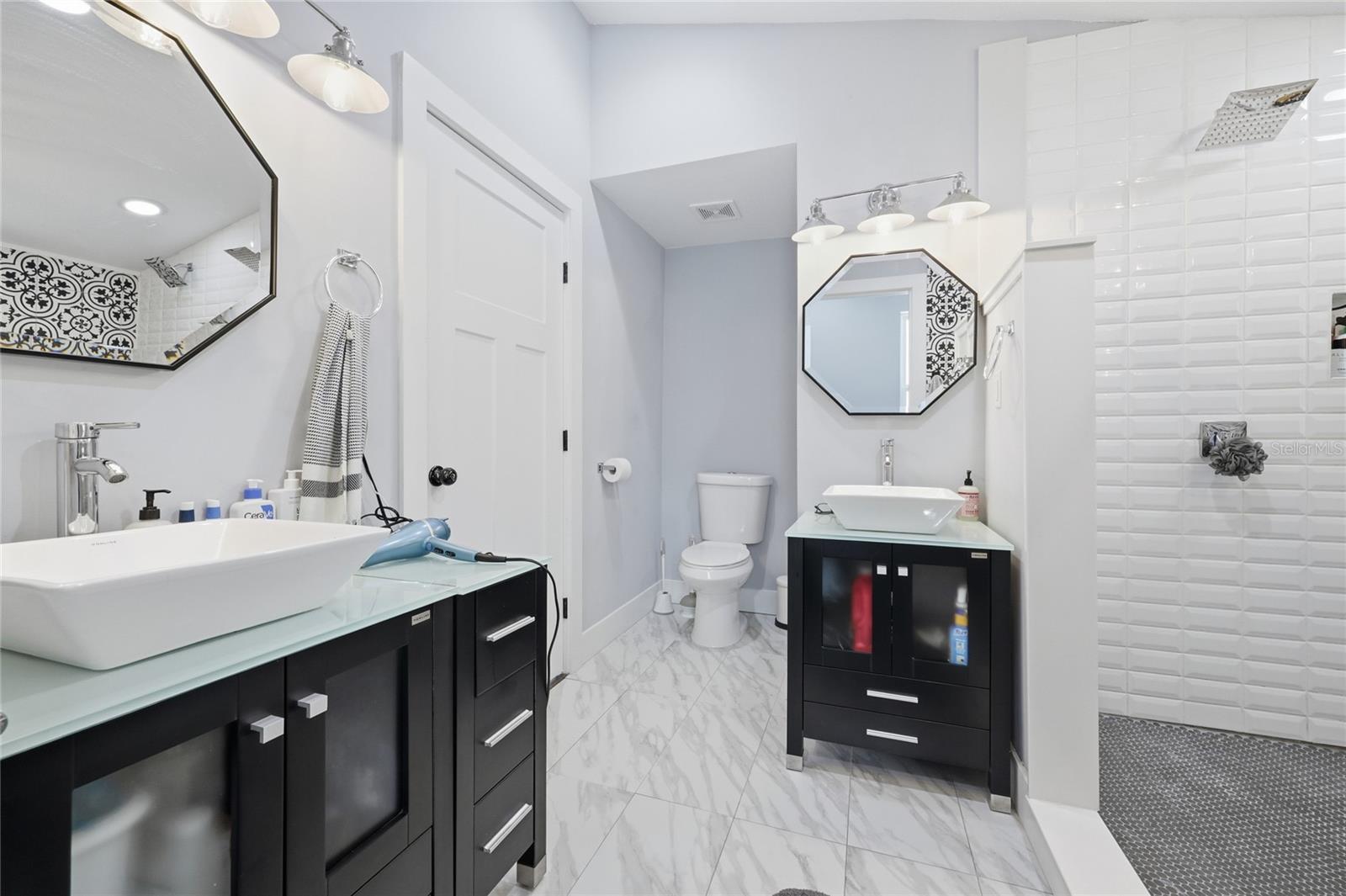 DOIG & ROBERTSONS ADDN-BLK 3,R.1 - Residential