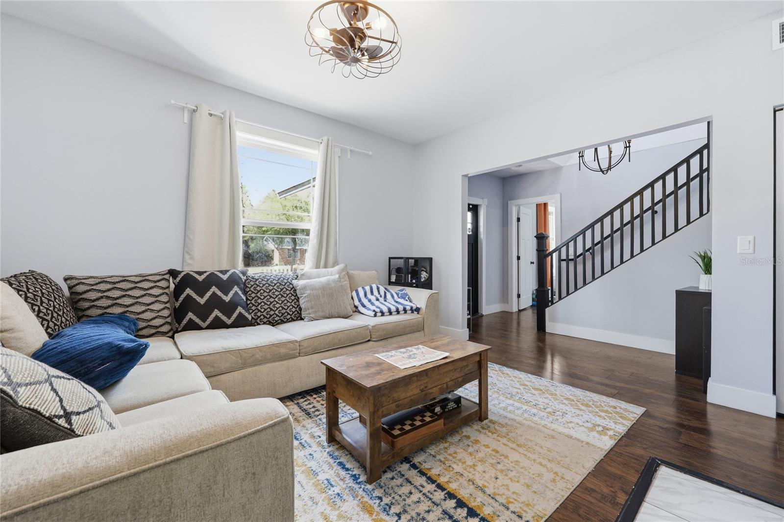 DOIG & ROBERTSONS ADDN-BLK 3,R.1 - Residential