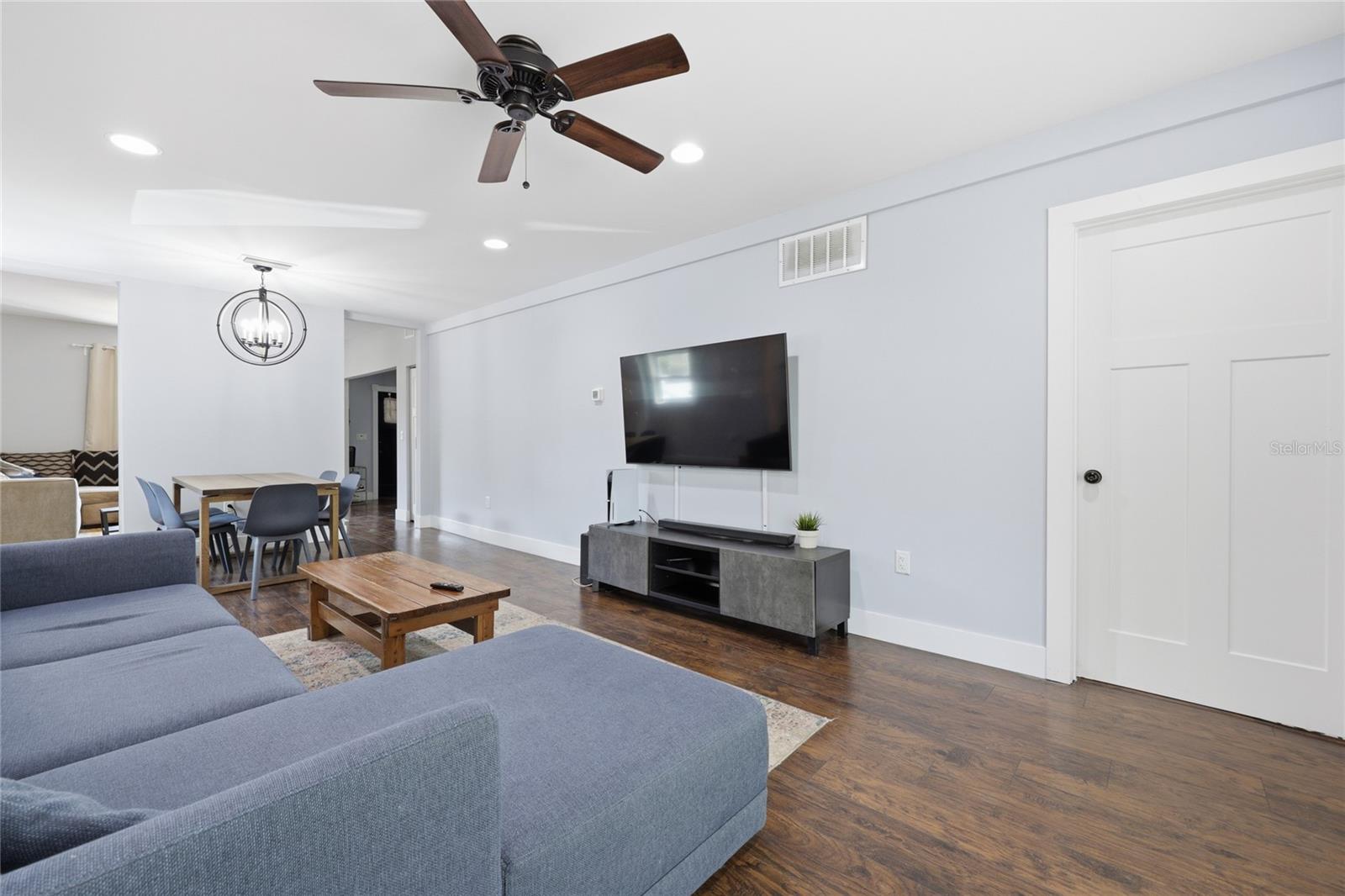 DOIG & ROBERTSONS ADDN-BLK 3,R.1 - Residential