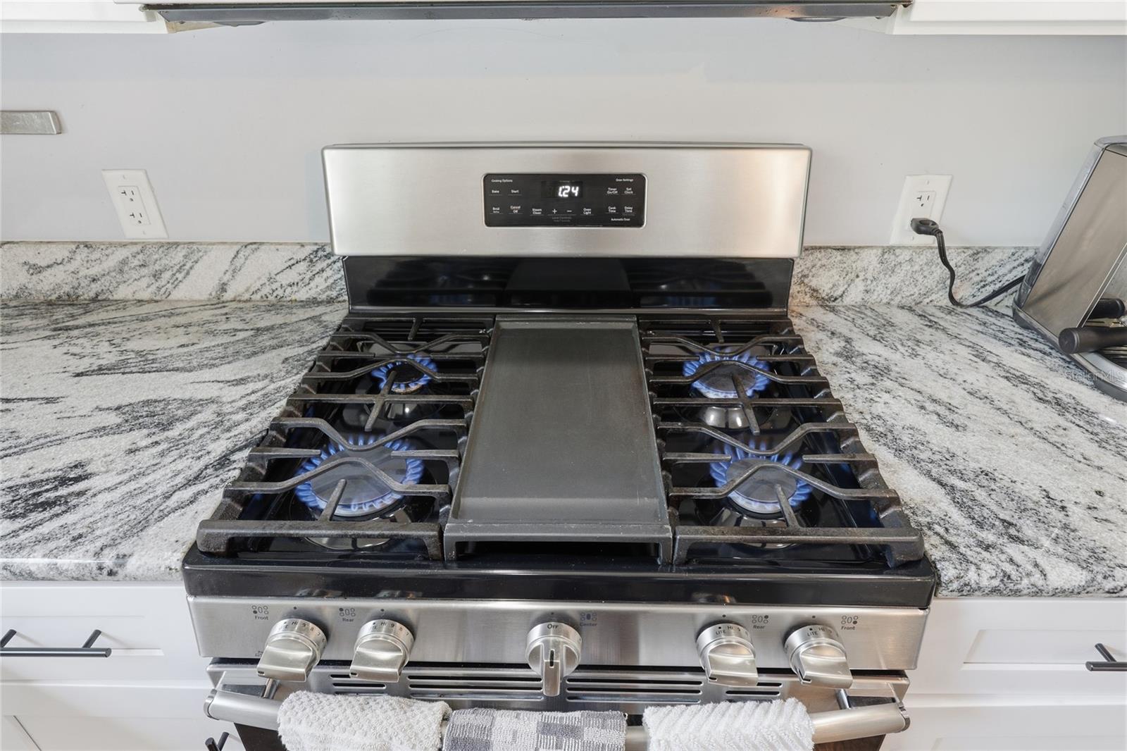 DOIG & ROBERTSONS ADDN-BLK 3,R.1 - Residential