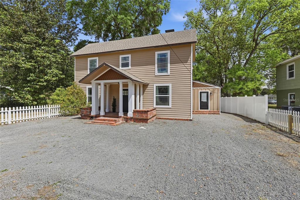 Photo of 403 NE 9 Street, Gainesville, FL 32601 (MLS # GC538919)