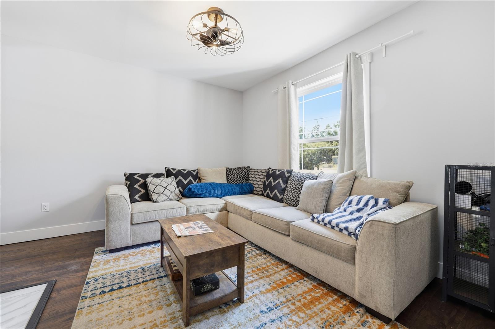 DOIG & ROBERTSONS ADDN-BLK 3,R.1 - Residential