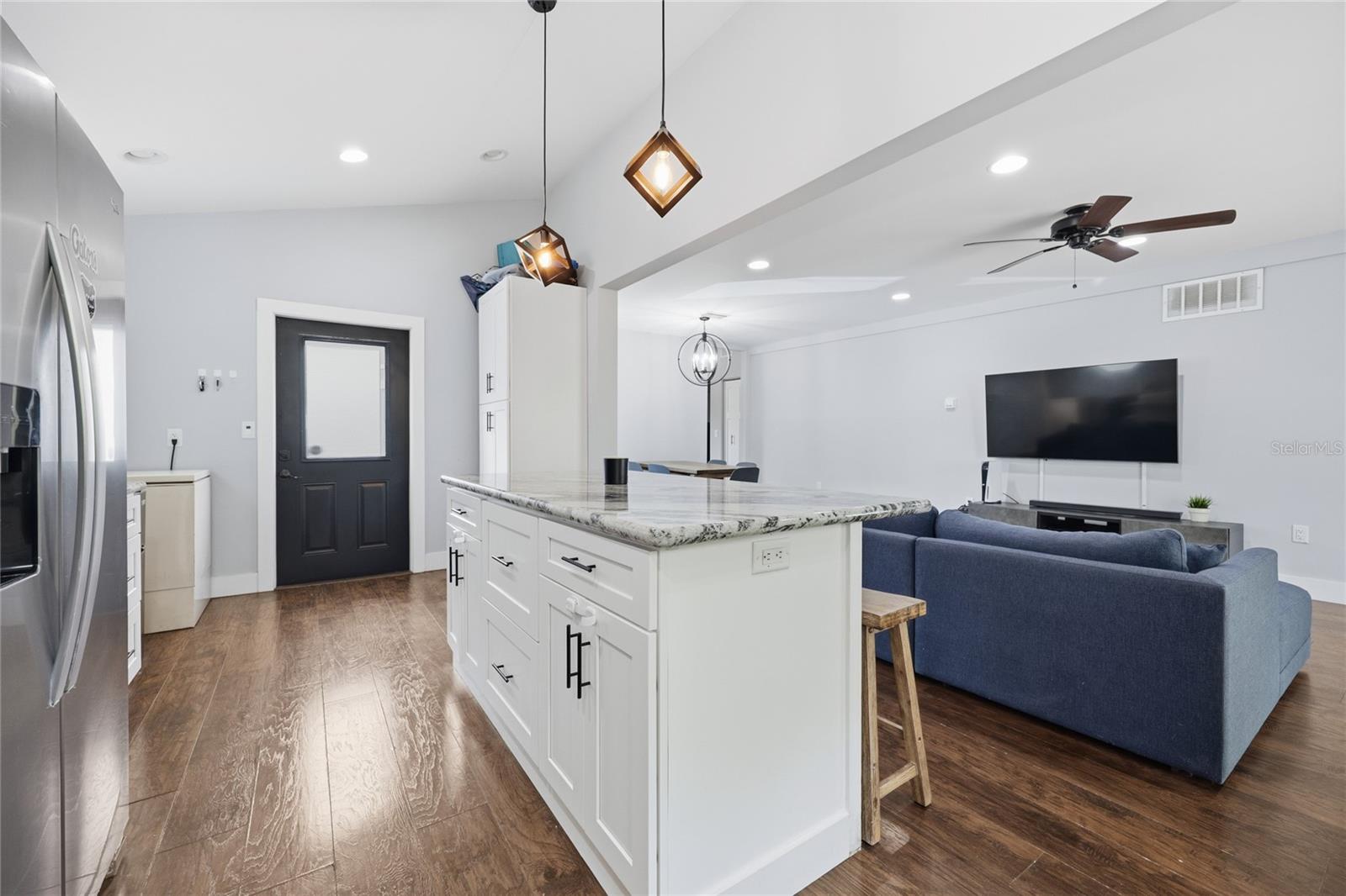 DOIG & ROBERTSONS ADDN-BLK 3,R.1 - Residential