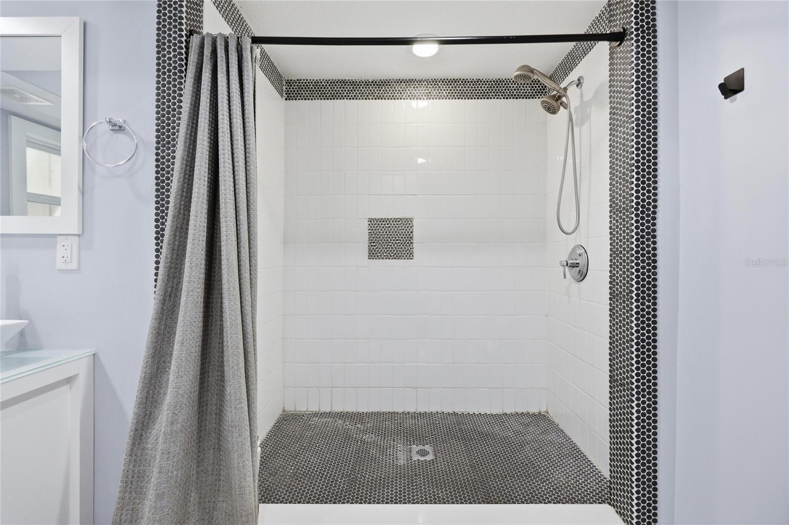 DOIG & ROBERTSONS ADDN-BLK 3,R.1 - Residential