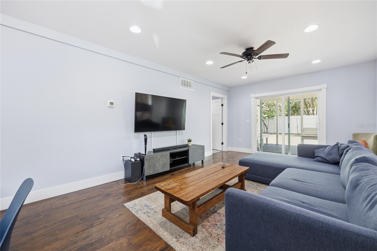 DOIG & ROBERTSONS ADDN-BLK 3,R.1 - Residential