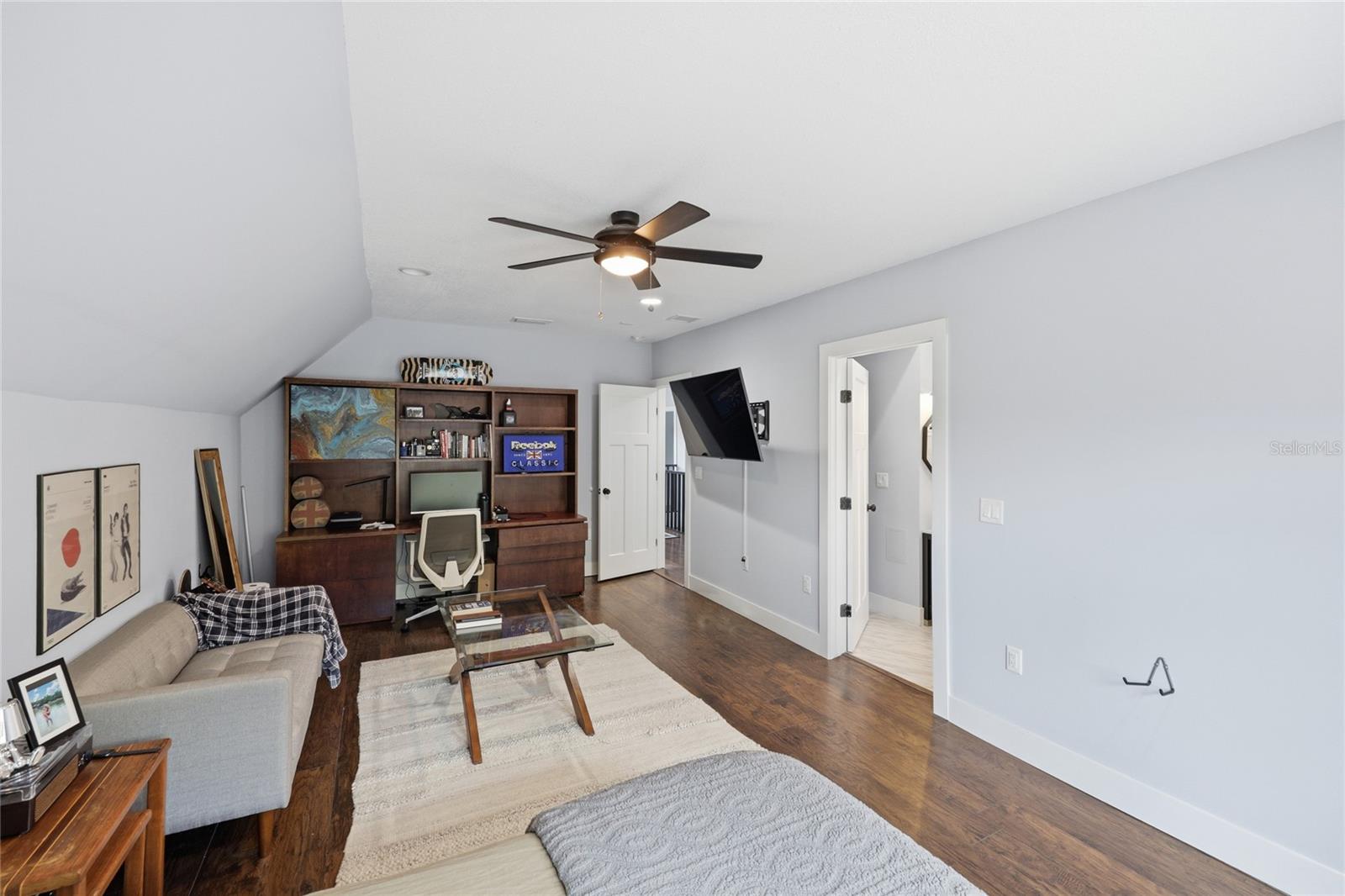 DOIG & ROBERTSONS ADDN-BLK 3,R.1 - Residential