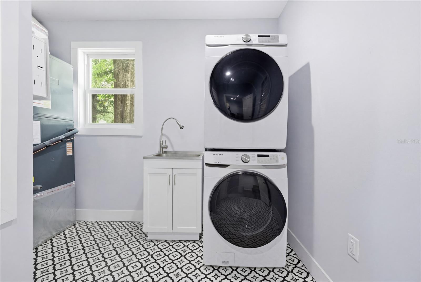 DOIG & ROBERTSONS ADDN-BLK 3,R.1 - Residential