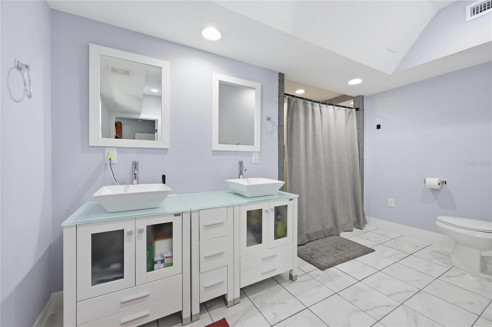 DOIG & ROBERTSONS ADDN-BLK 3,R.1 - Residential