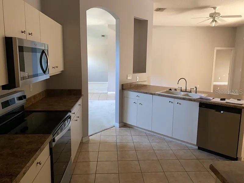 BREAKAWAY TR PH 03 UNIT 2A - Residential Lease