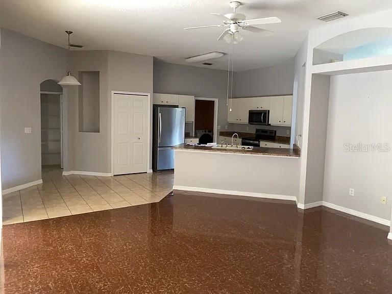 BREAKAWAY TR PH 03 UNIT 2A - Residential Lease