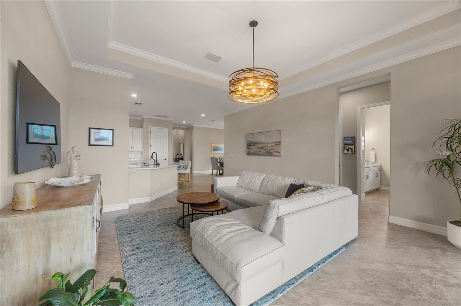 COUNTRY CLUB EAST - Residential