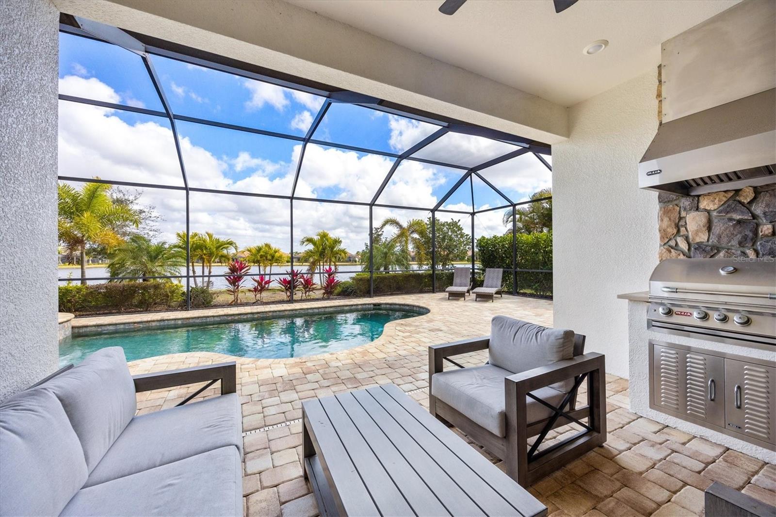 COUNTRY CLUB EAST - Residential