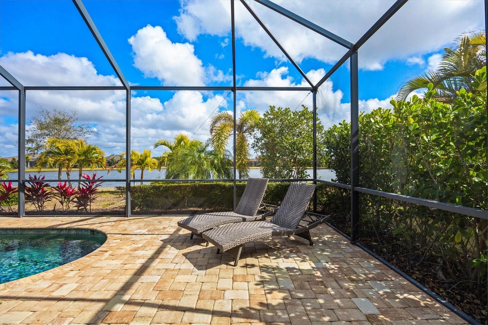 COUNTRY CLUB EAST - Residential