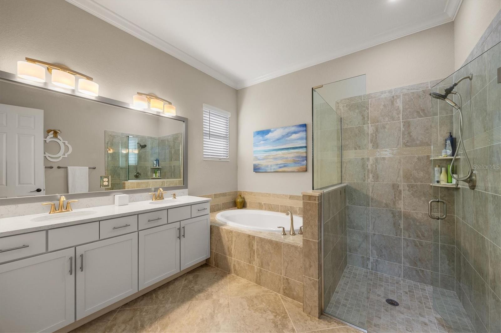 COUNTRY CLUB EAST - Residential