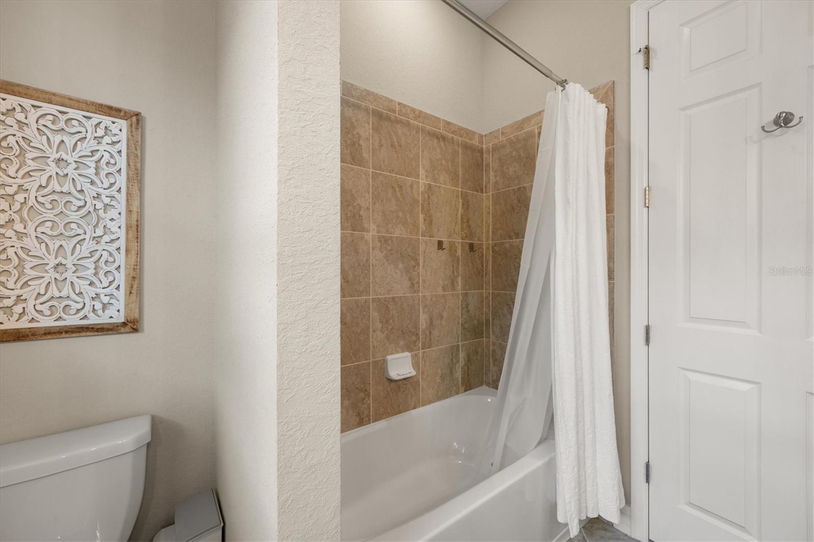 COUNTRY CLUB EAST - Residential