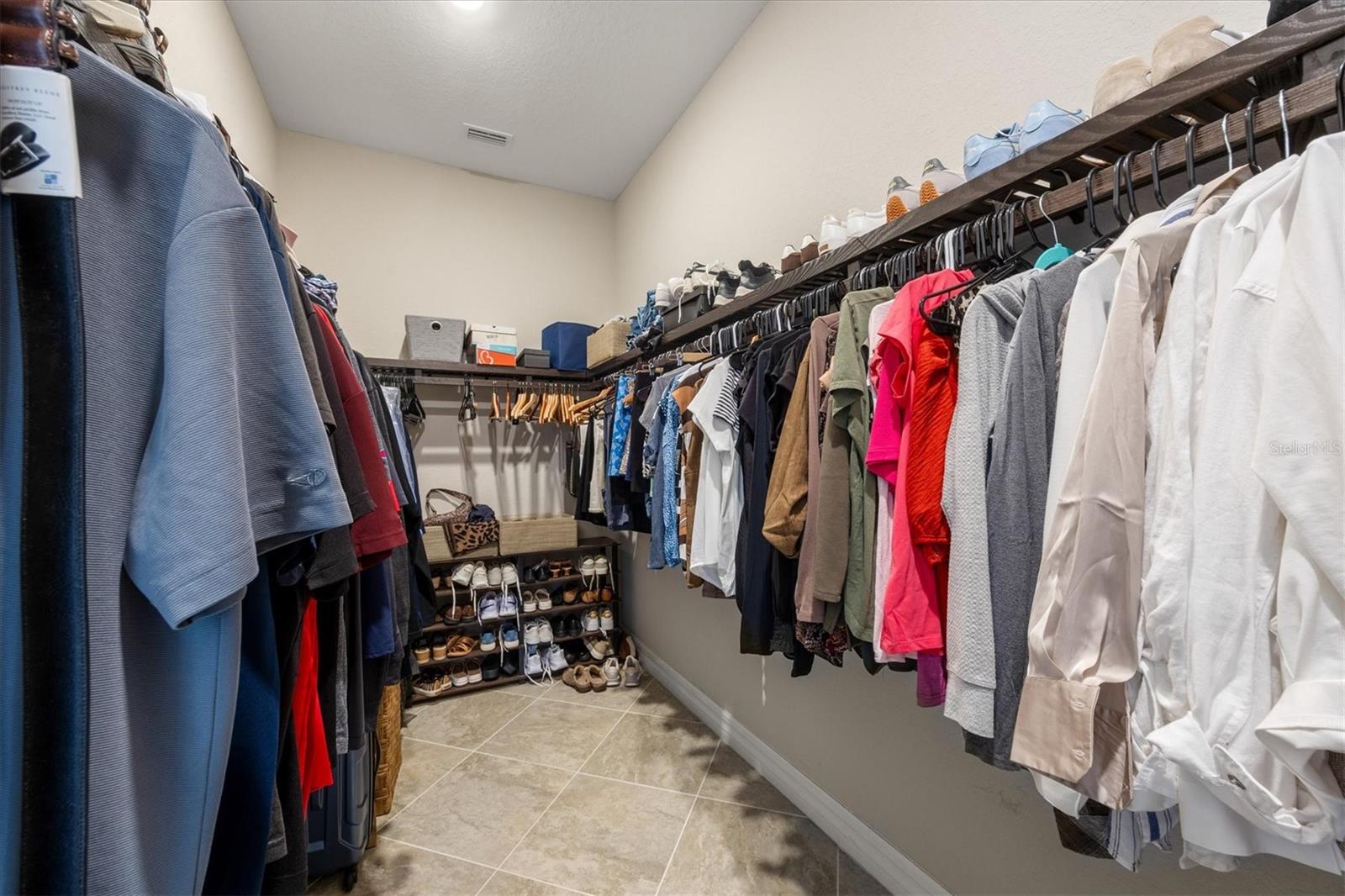 COUNTRY CLUB EAST - Residential