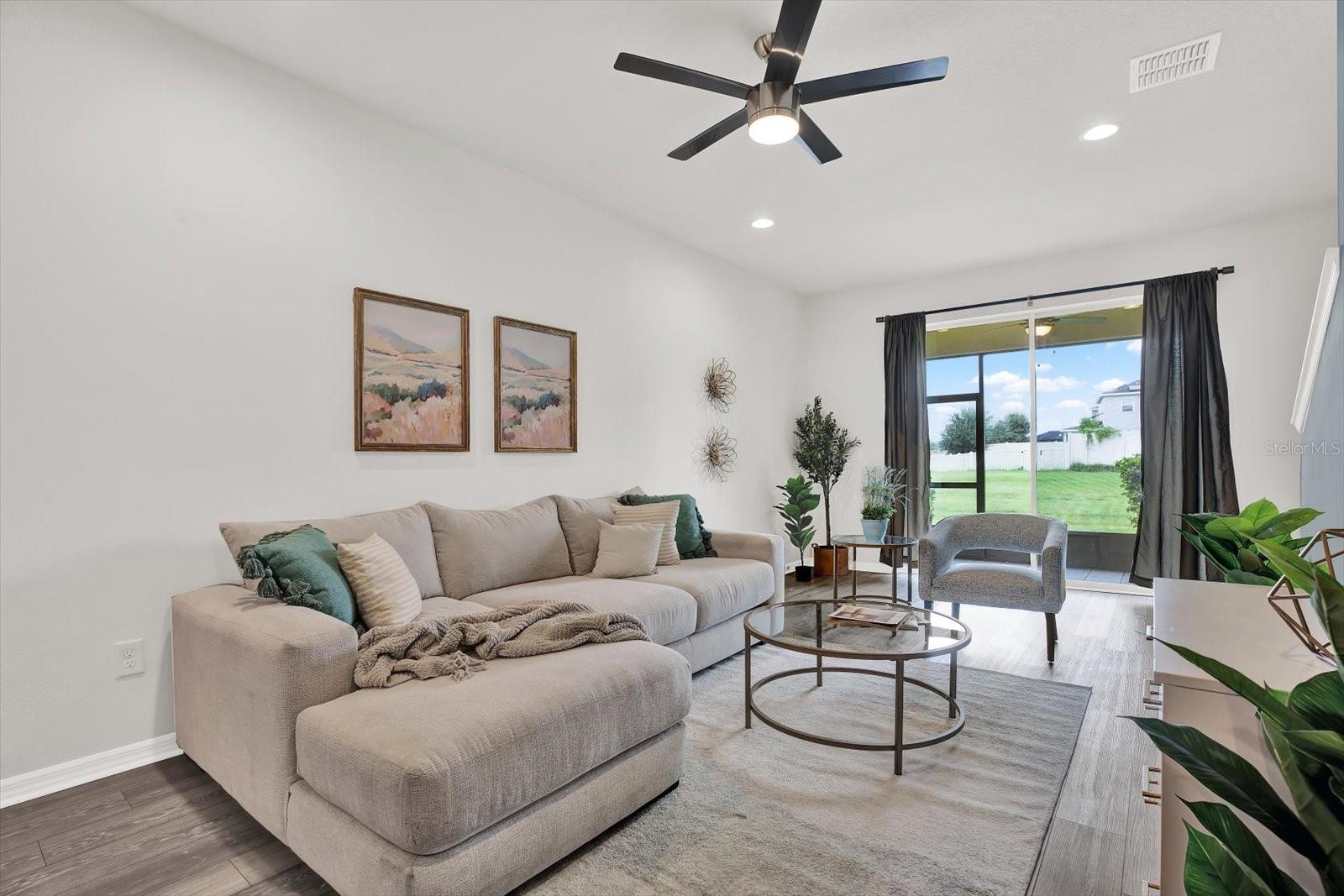 LUCAYA LAKE CLUB TWNHMS PHA - Residential