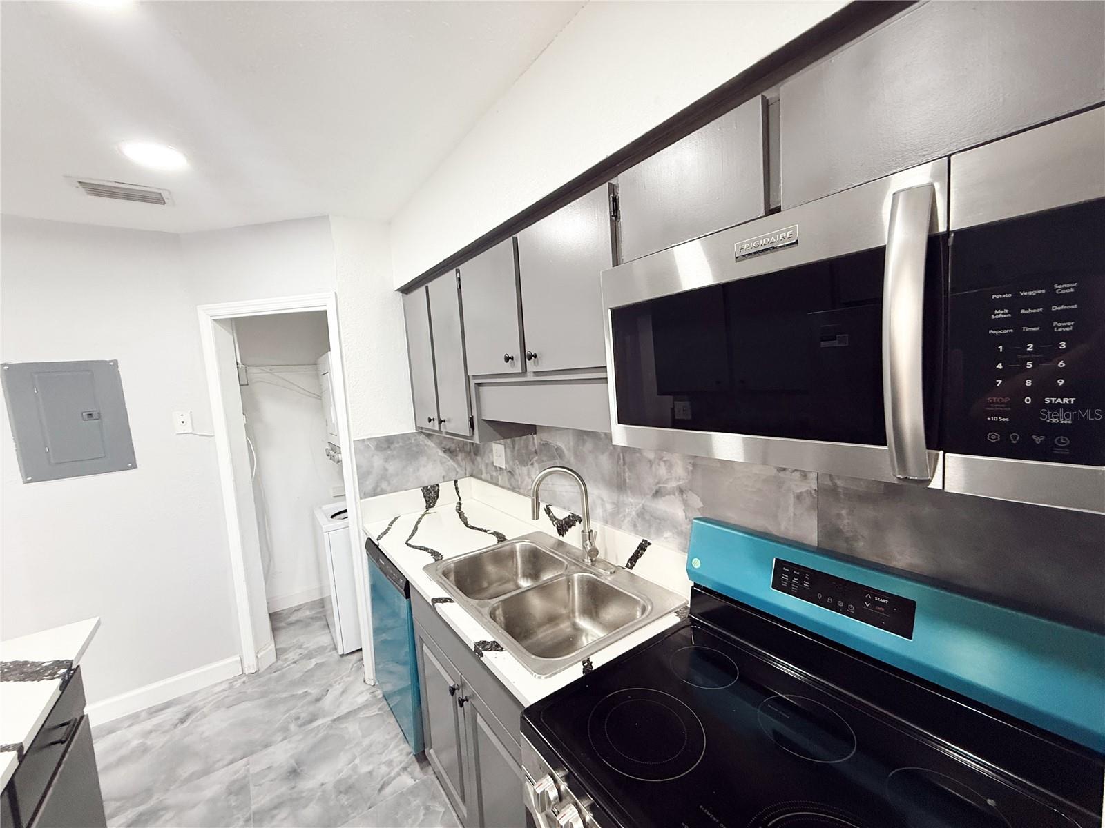 CORTEZ PLAZA APTS BLDG A - Residential