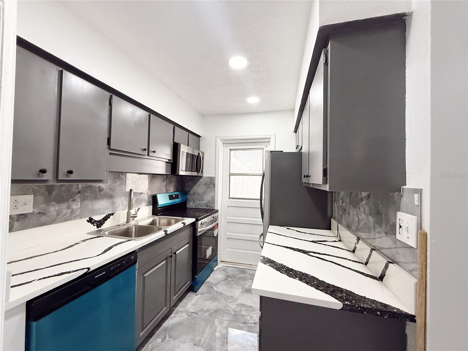 CORTEZ PLAZA APTS BLDG A - Residential