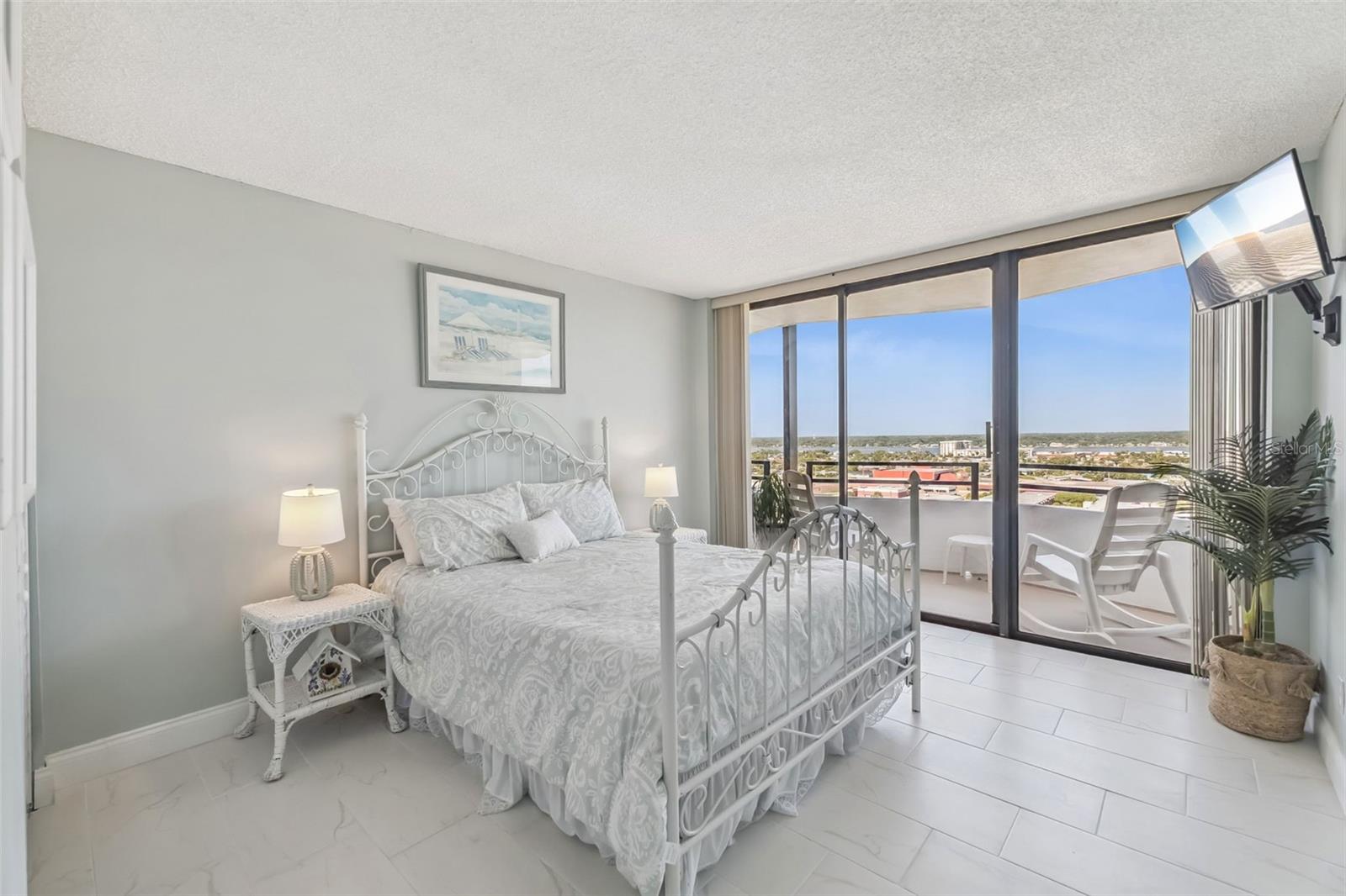 OCEAN RITZ CONDO UNIT 01 - Residential