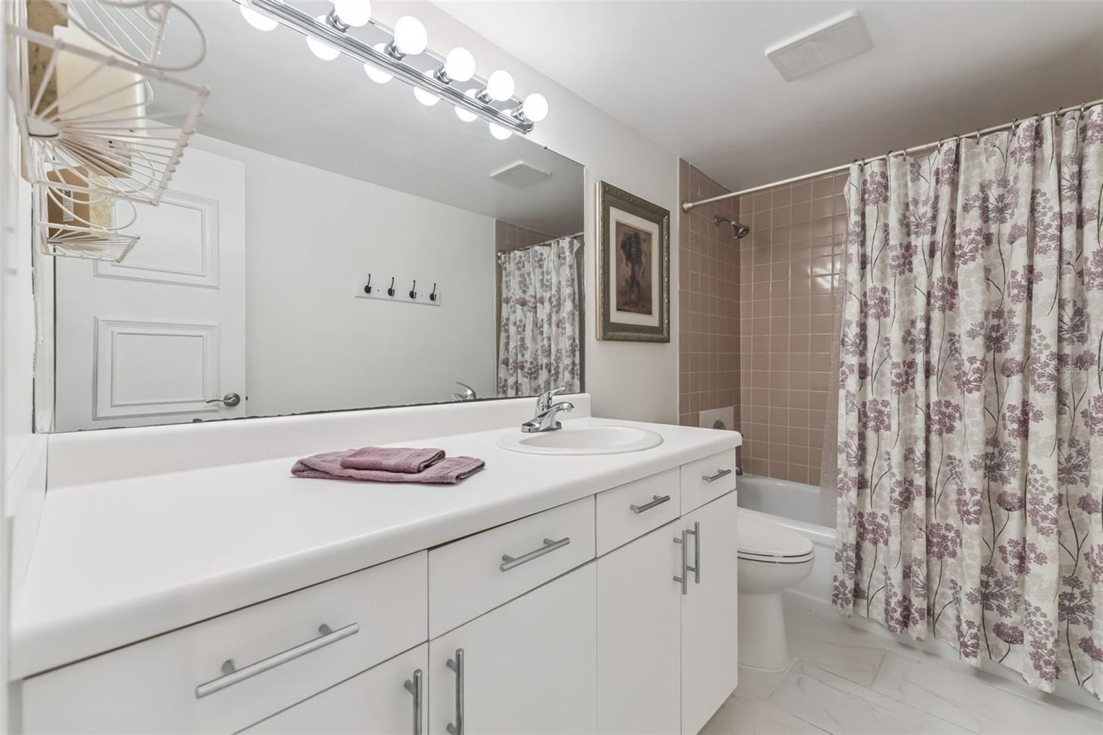 OCEAN RITZ CONDO UNIT 01 - Residential
