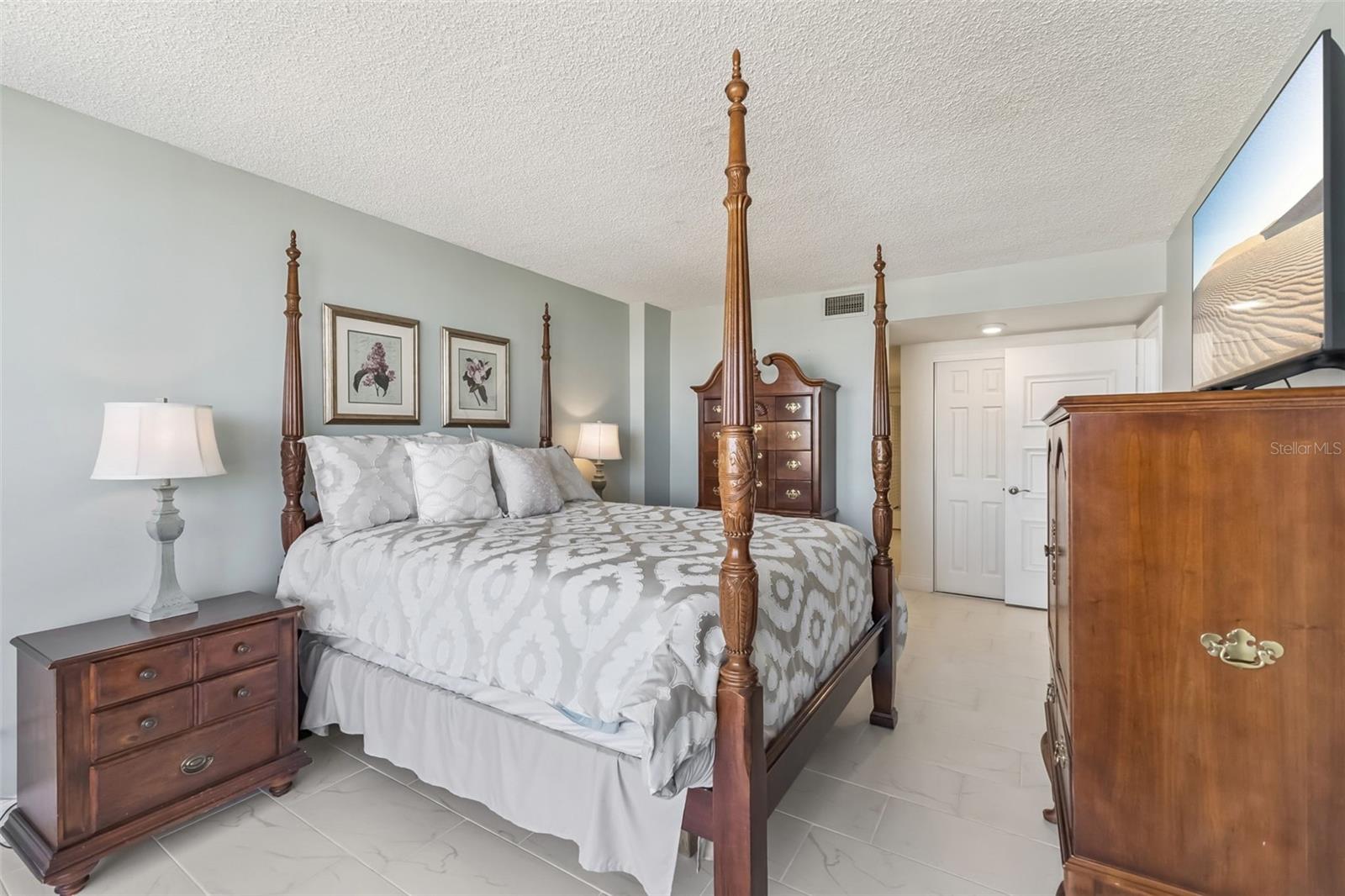 OCEAN RITZ CONDO UNIT 01 - Residential