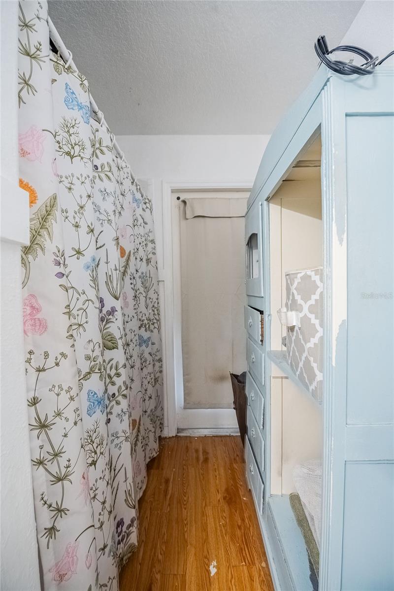 LAKE THOMAS WOODS SIXTH ADD - Residential