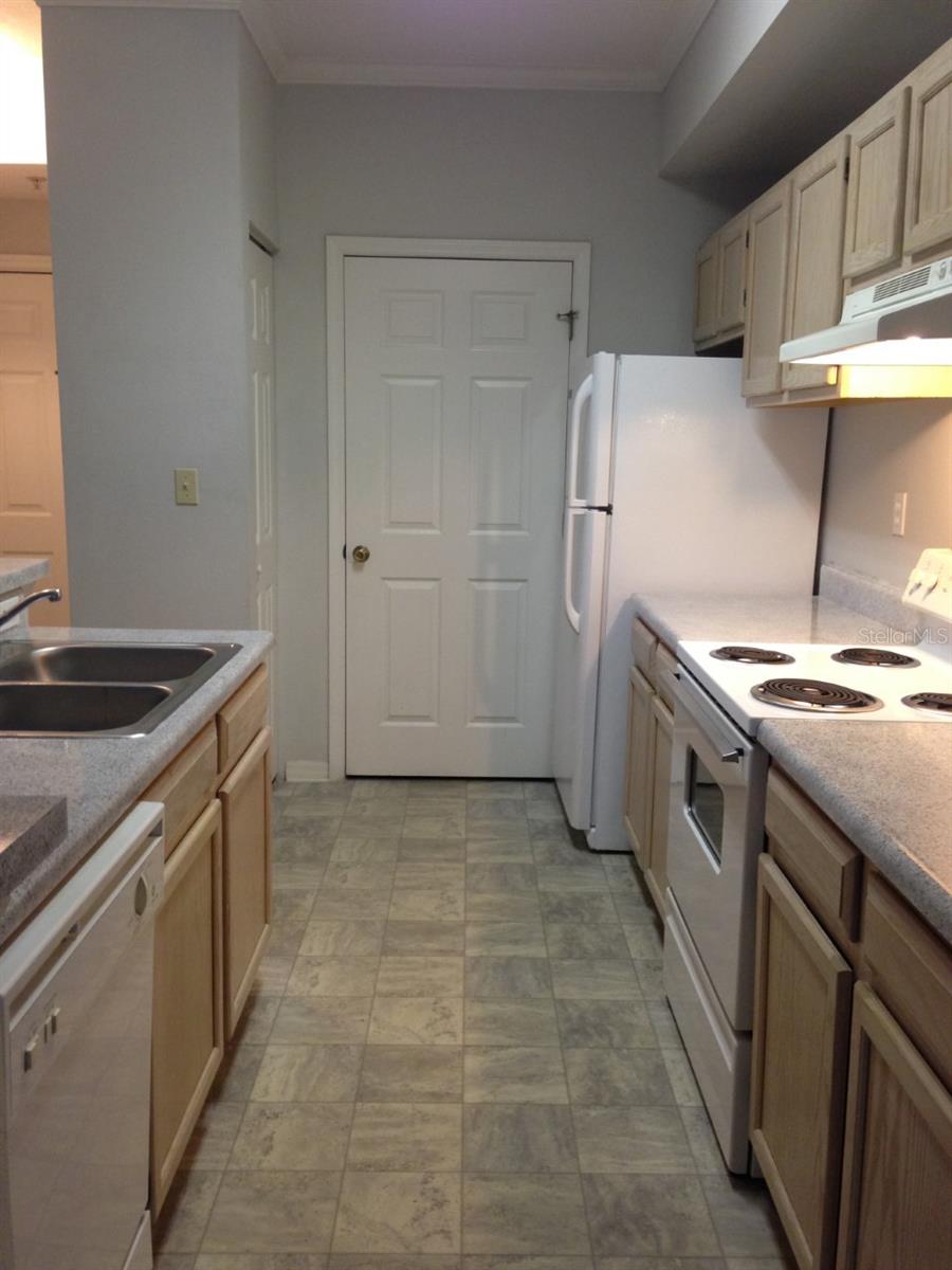 THE PINNACLE AT CARROLLWOOD A - Residential Lease