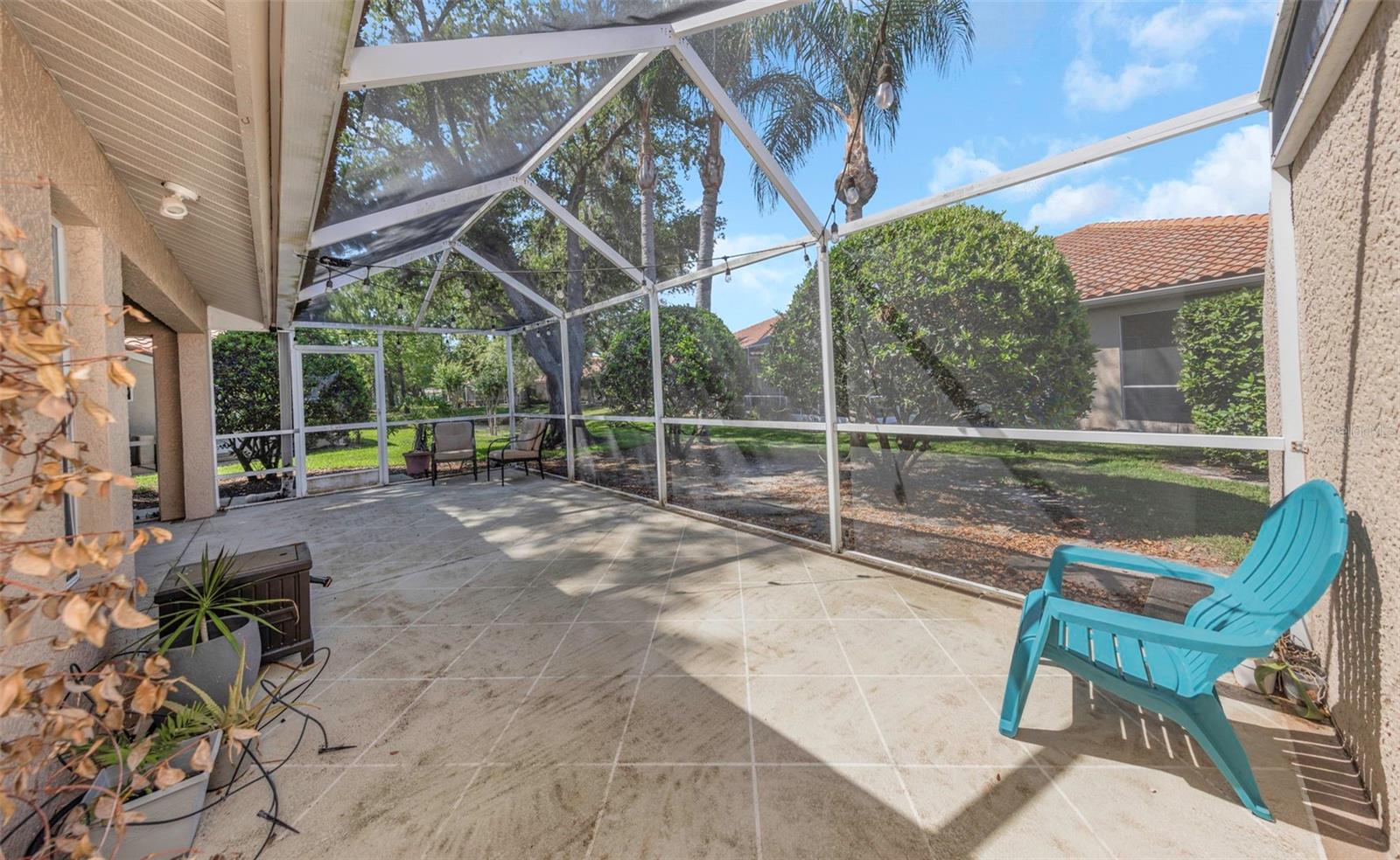 SALEM SQUARE - Residential Lease