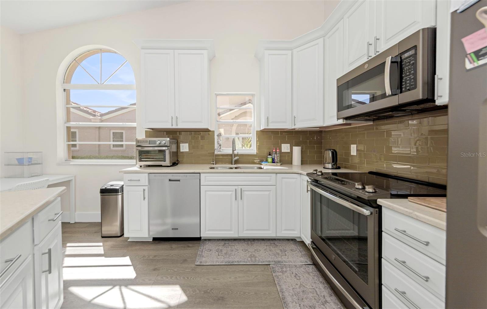 SALEM SQUARE - Residential Lease