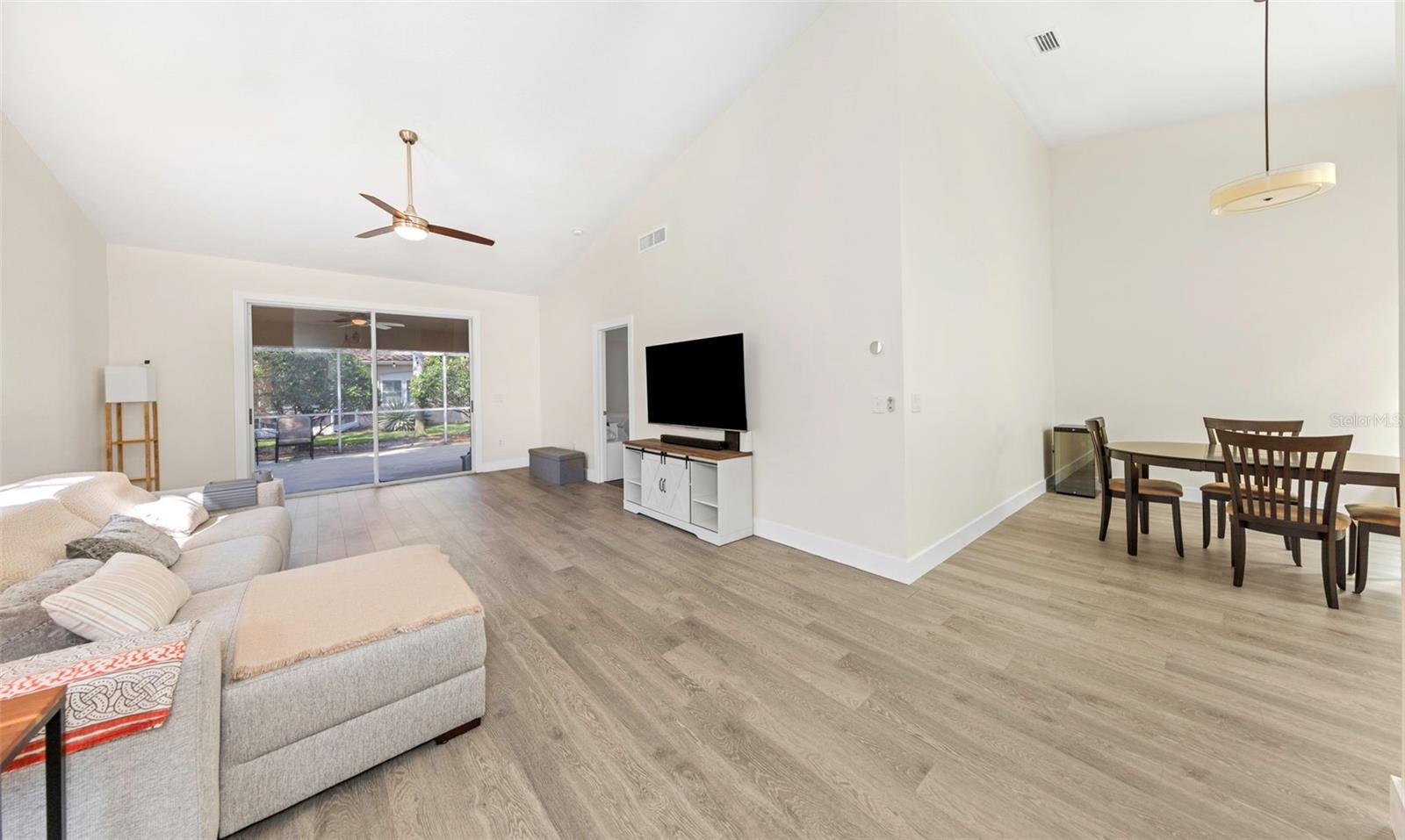 SALEM SQUARE - Residential Lease