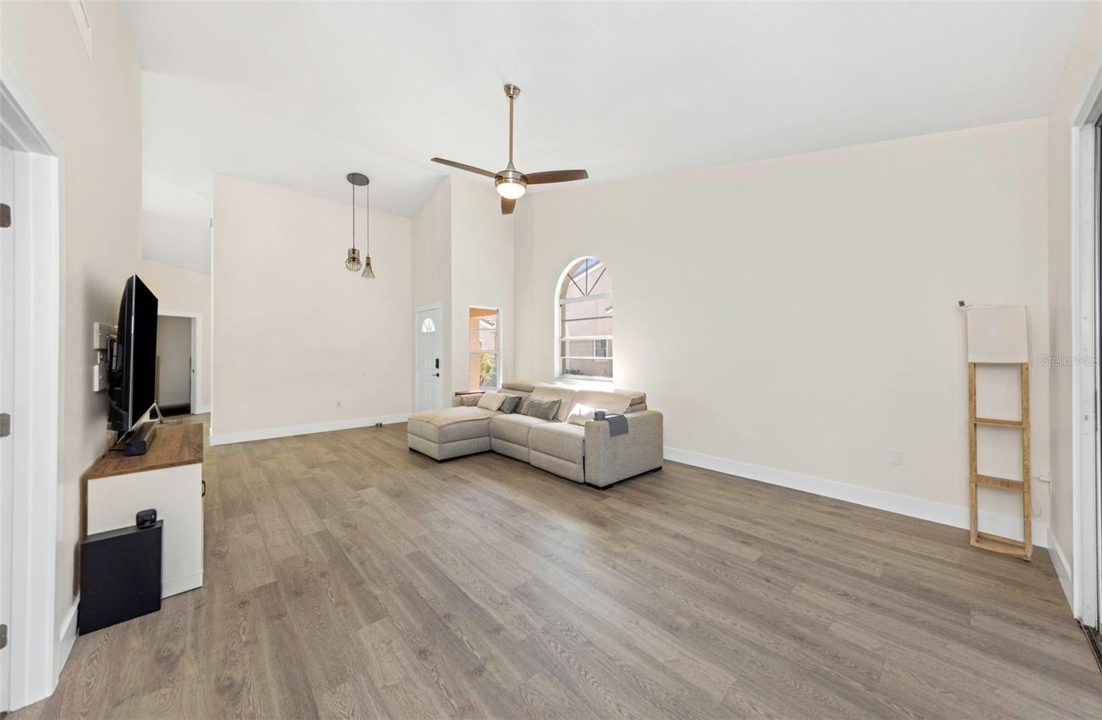 SALEM SQUARE - Residential Lease