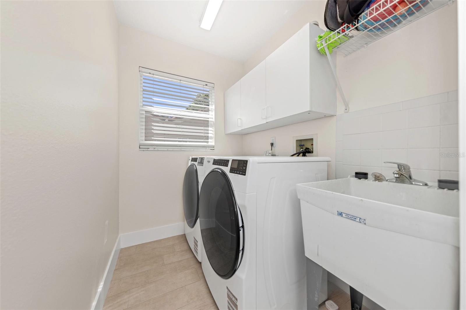 SALEM SQUARE - Residential Lease