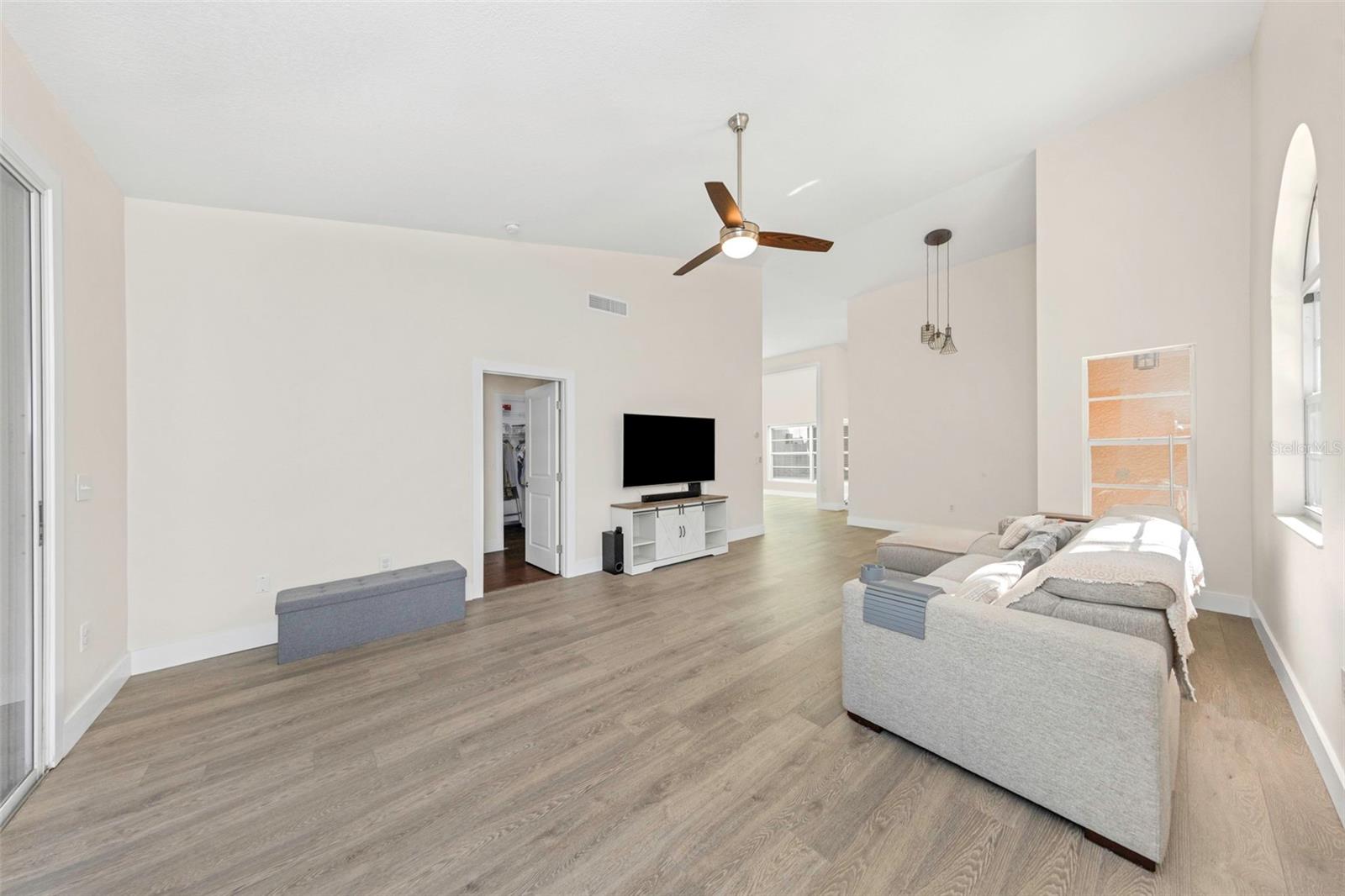 SALEM SQUARE - Residential Lease